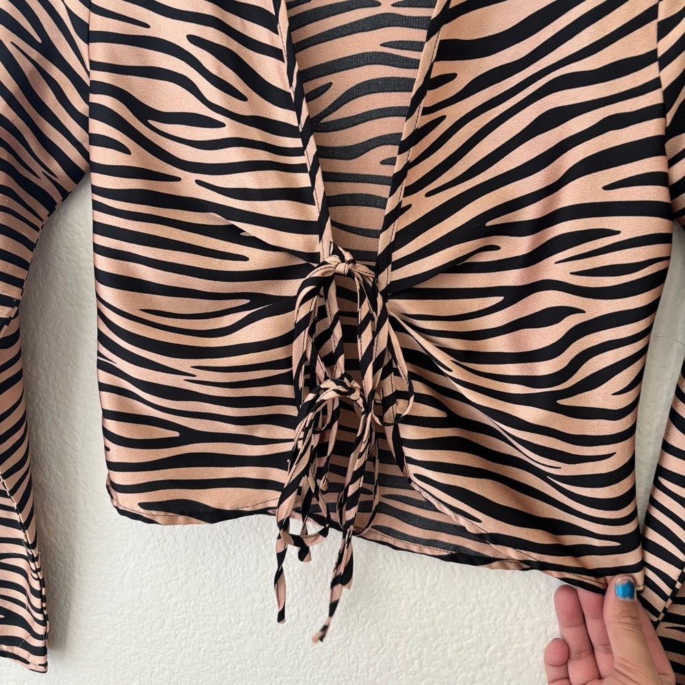 REVOLVE Superdown Tiger Print Tie Front‎ Top Size XS - Picture 4 of 10
